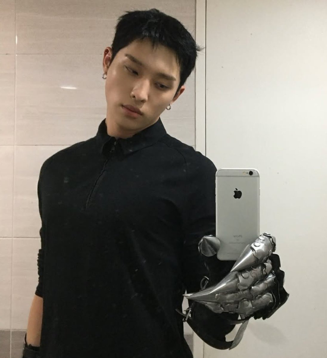 p1hits's tweet photo. KEEHO NEW HAIR?!! https://t.co/2HcOa8ZF8h