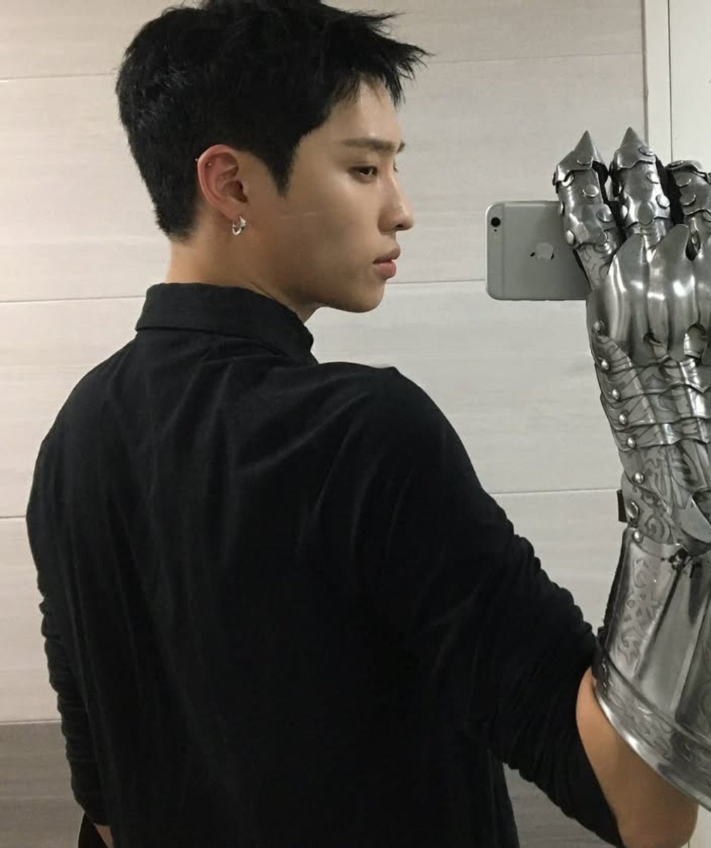 p1hits's tweet photo. KEEHO NEW HAIR?!! https://t.co/2HcOa8ZF8h