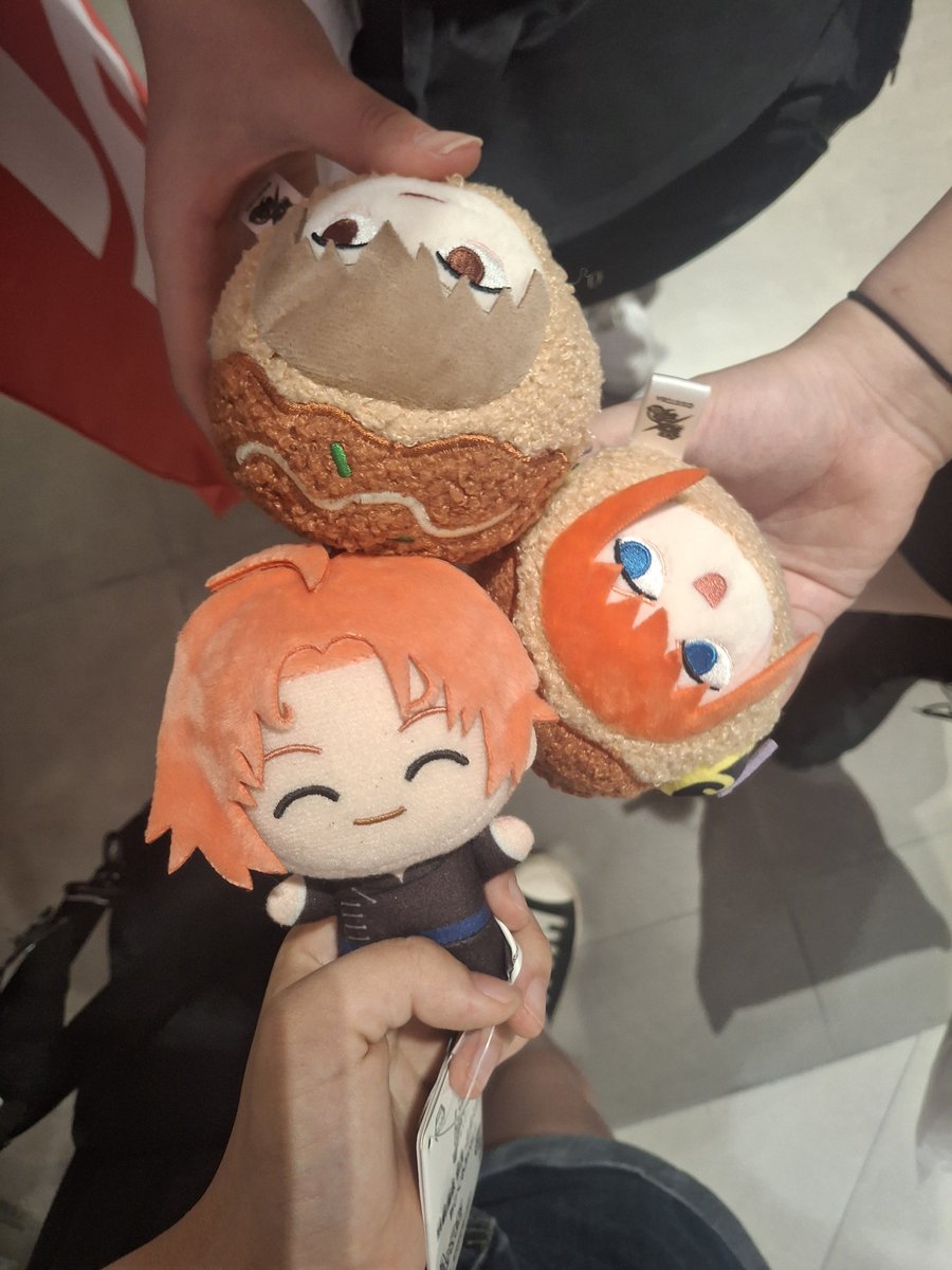 dasolbi20's tweet photo. 읭이가 카무이 선물해줬으뮤ㅠㅠ 진짜진짜 너무 고마웡ㅎㅎㅎ 미우랑 읭이랑 같이 만났는데 둘 다 너무 귀여웡♡♡찐따력 올라와서 눈 제대로 못 맞추고 계속 안절부절했음ㅠㅠ 그리고 은혼 팝업 보러 도망감ㅎㅎㅎ 미안하다 인싸가 되어서 돌아올게 https://t.co/6wei5pOy0f