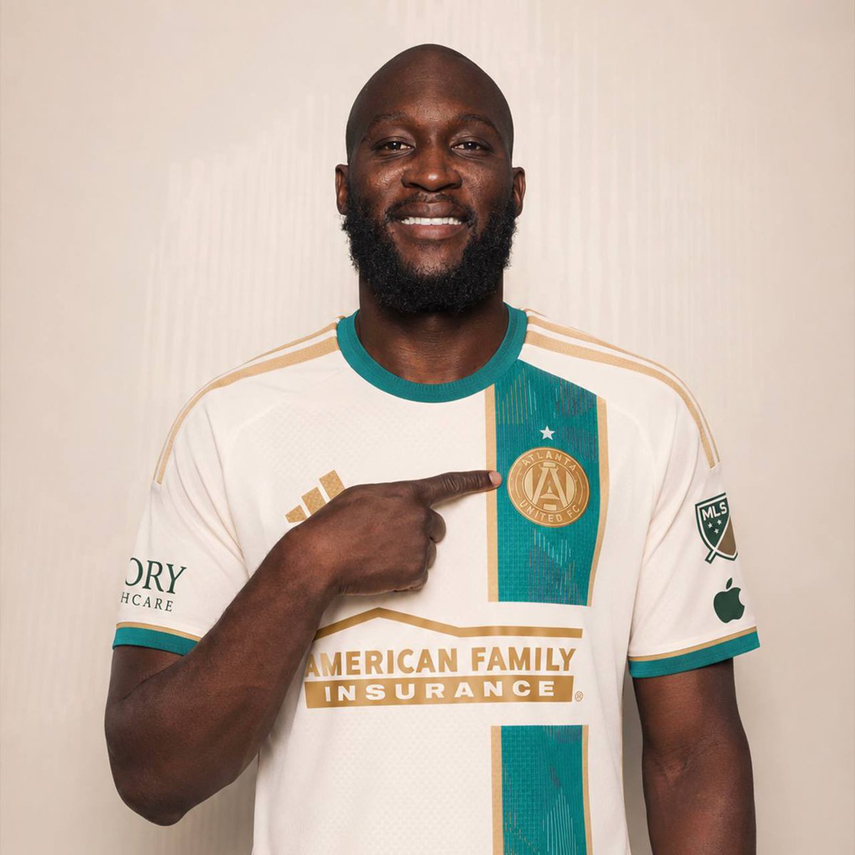 CornerReports's tweet photo. 🚨 Sources: Atlanta United are seriously considering a move for Romelu Lukaku.

Contacts have been established as the club evaluates the financial conditions of the deal.

#Lukaku #TransferNews https://t.co/s8yVliJ3c8