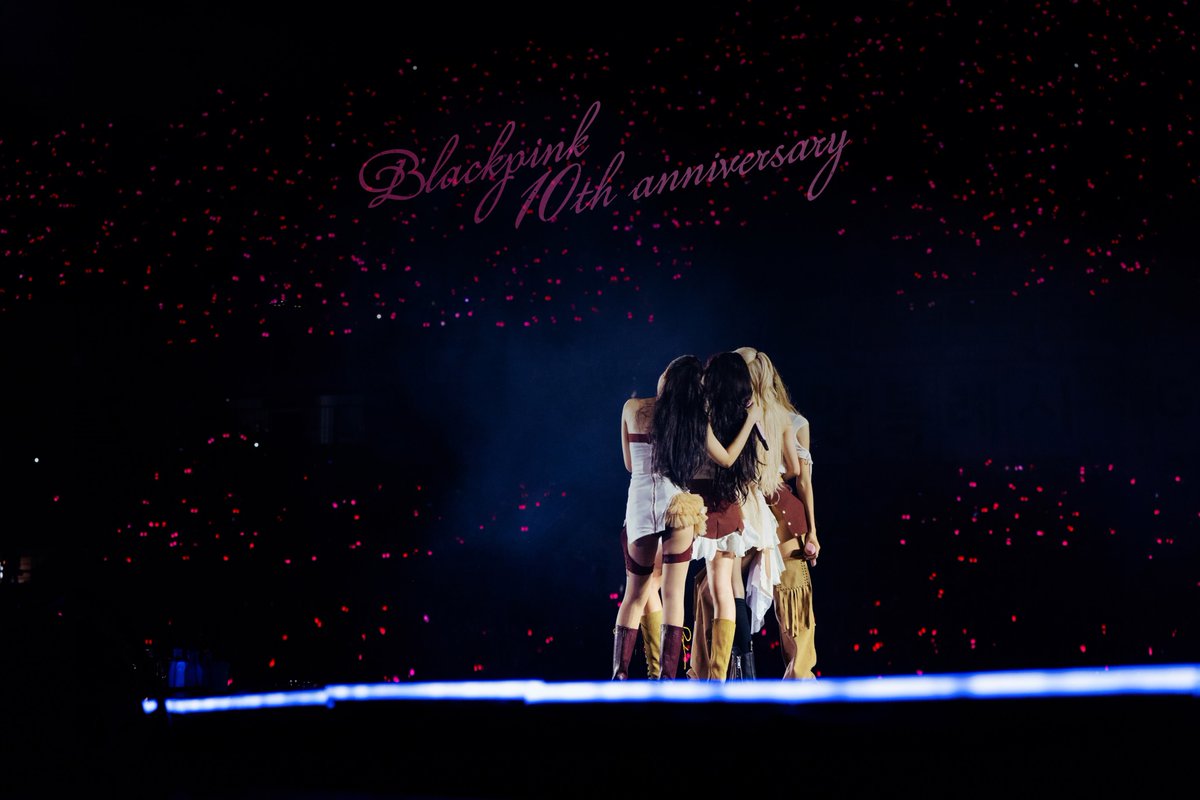BBU_BLACKPINK's tweet photo. #JISOO POSTED AN OT4 PICTURE FOR THEIR 10TH ANNIVERSARY!!!!🥺

DECADE WITH BLACKPINK
#BLACKPINK10thAnniversary #BLACKPINK_FOURever
#10YearsWithBLACKPINK 
#10주년_블랙핑크_포에버 https://t.co/oF3O8Dz48F