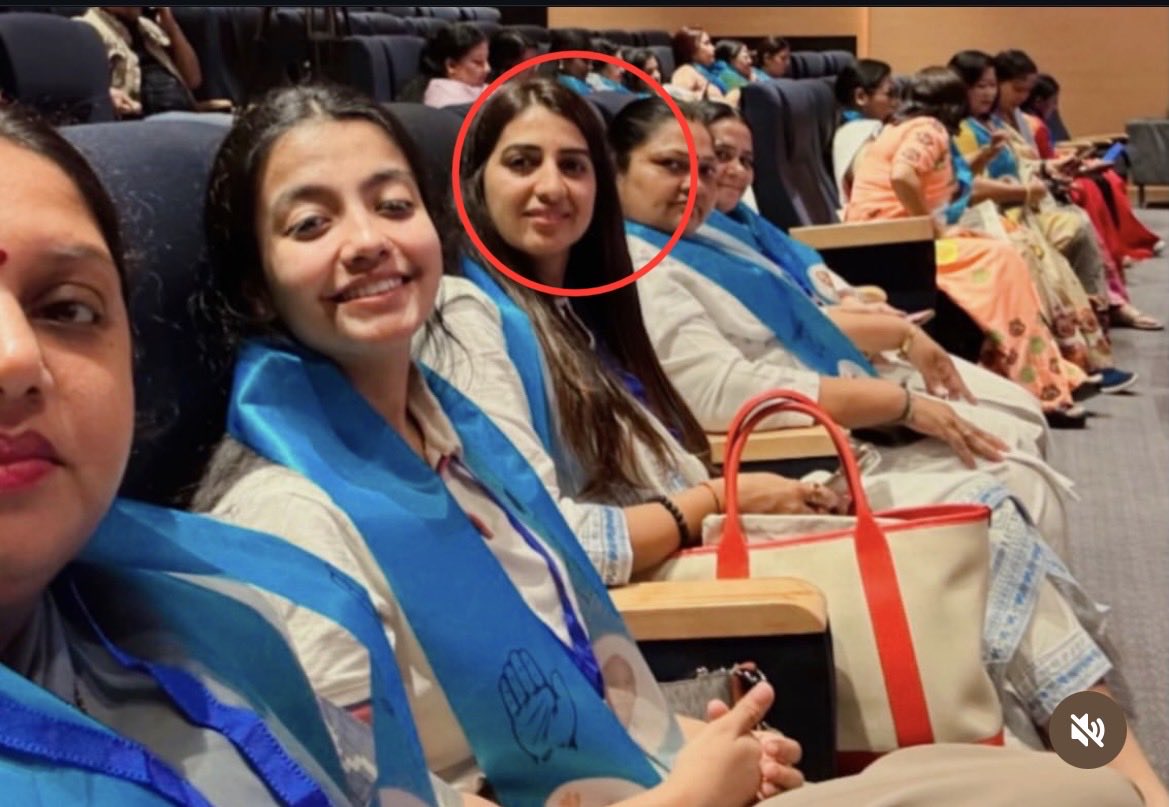 VijayGajeraO's tweet photo. Here she is!

In fact, she visited Rahul Gandhi with a delegation too! https://t.co/WsaRLq3bK0