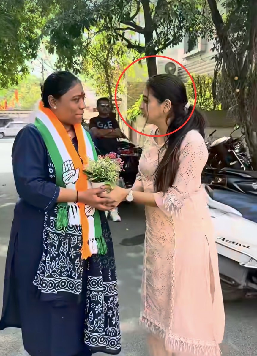 VijayGajeraO's tweet photo. Here she is!

In fact, she visited Rahul Gandhi with a delegation too! https://t.co/WsaRLq3bK0