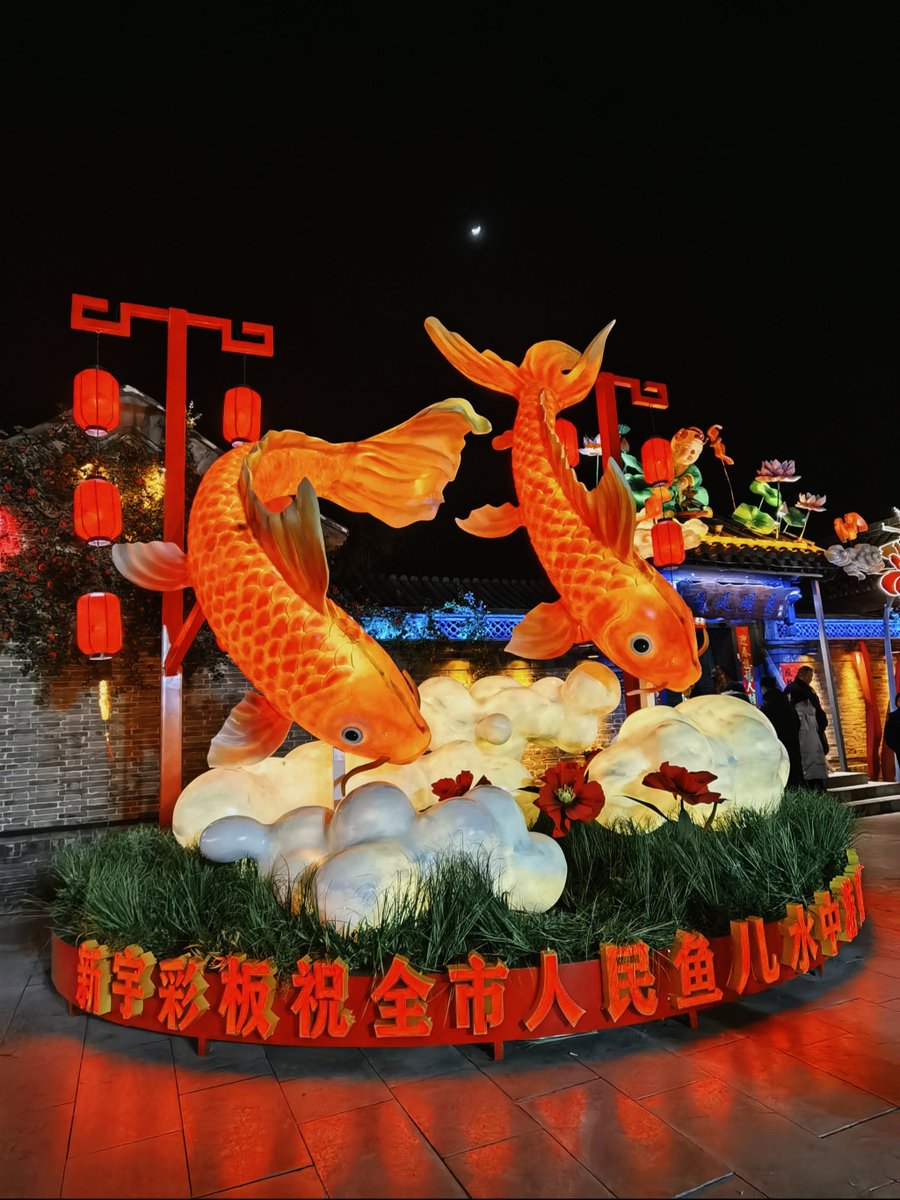 27NevSFeb84's tweet photo. The first spring lanterns of Lunar New Year are lit—may your days be bright, bellies full, and joy endless!  #LunarNewYear https://t.co/pLf7zWXXlC
