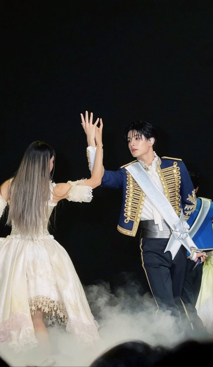 ic_ey's tweet photo. หล่อเหมือนไม่มีอยู่จริง 👑

#KHUNPOL https://t.co/draLFBp2CT