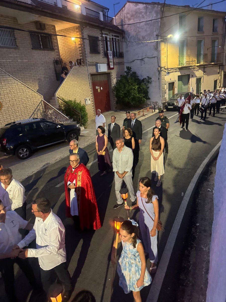 PacoTeruelMachi's tweet photo. ✝️ #Millares celebró anoche la procesión en honor al Santísimo Cristo de la Salud, patrón de la ciudad. Fue un honor acompañar al alcalde, José Ricardo Pérez, junto a vecinos y devotos en el acto más solemne de las fiestas patronales. https://t.co/OpVM8o36nO