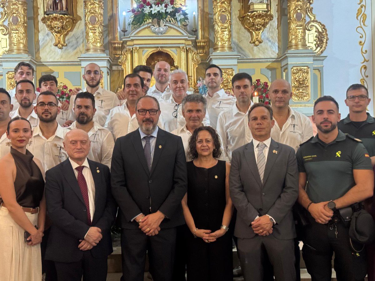 PacoTeruelMachi's tweet photo. ✝️ #Millares celebró anoche la procesión en honor al Santísimo Cristo de la Salud, patrón de la ciudad. Fue un honor acompañar al alcalde, José Ricardo Pérez, junto a vecinos y devotos en el acto más solemne de las fiestas patronales. https://t.co/OpVM8o36nO