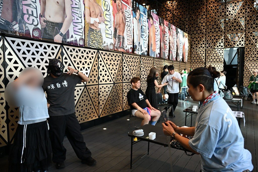 Viento_Levante_'s tweet photo. 池袋ありがとう。
改めて、自分は1人じゃないと感じました。
頼もしいS.L.Cのみんな、そして応援してくださるファンのみんな。
とても心強いです。
両国全力で挑んで、綺麗じゃなくても不恰好でも勝ちます。
両国も応援宜しくお願いいたします！！
#ddtpro https://t.co/zTNfNBU6jA