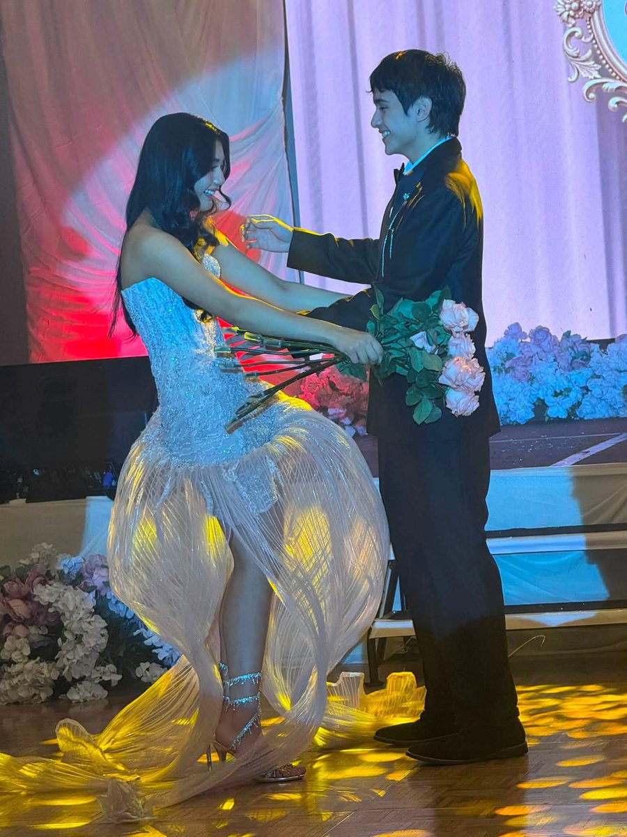 Minyang476827's tweet photo. Their first dance 😍

#HeathCess https://t.co/ld039hPm5w