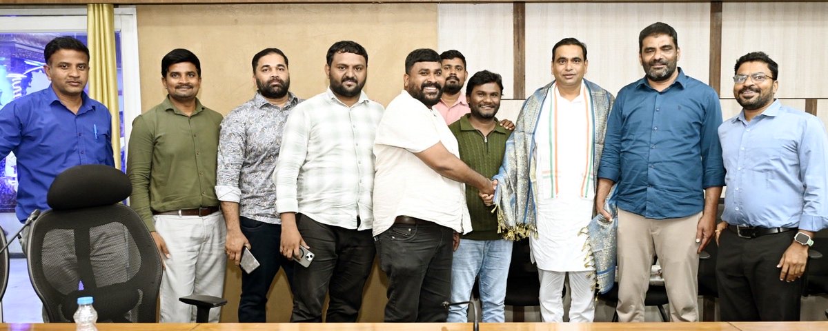 kiran_chamala's tweet photo. Heartfelt thanks to the representatives of Telugu Electronic Media for felicitating me at the Telangana Bhawan in New Delhi today following my appointment as the TPCC @INCTelangana Media and Publicity Department Chairperson.

As I take on this key responsibility, I look forward to working closely with our vibrant media fraternity to transparently articulate our governance initiatives, counter misinformation, and ensure that the voice of the people remains at the center of public discourse.

Thank you for your warm wishes and support

@kharge @RahulGandhi @priyankagandhi @revanth_anumula @Bmaheshgoud6666 @Jairam_Ramesh @Pawankhera @MNatarajanINC