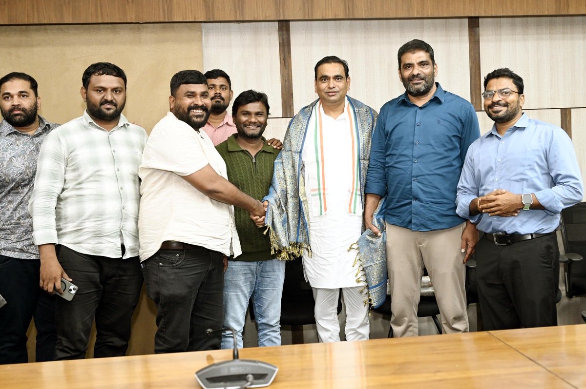 kiran_chamala's tweet photo. Heartfelt thanks to the representatives of Telugu Electronic Media for felicitating me at the Telangana Bhawan in New Delhi today following my appointment as the TPCC @INCTelangana Media and Publicity Department Chairperson.

As I take on this key responsibility, I look forward to working closely with our vibrant media fraternity to transparently articulate our governance initiatives, counter misinformation, and ensure that the voice of the people remains at the center of public discourse.

Thank you for your warm wishes and support

@kharge @RahulGandhi @priyankagandhi @revanth_anumula @Bmaheshgoud6666 @Jairam_Ramesh @Pawankhera @MNatarajanINC