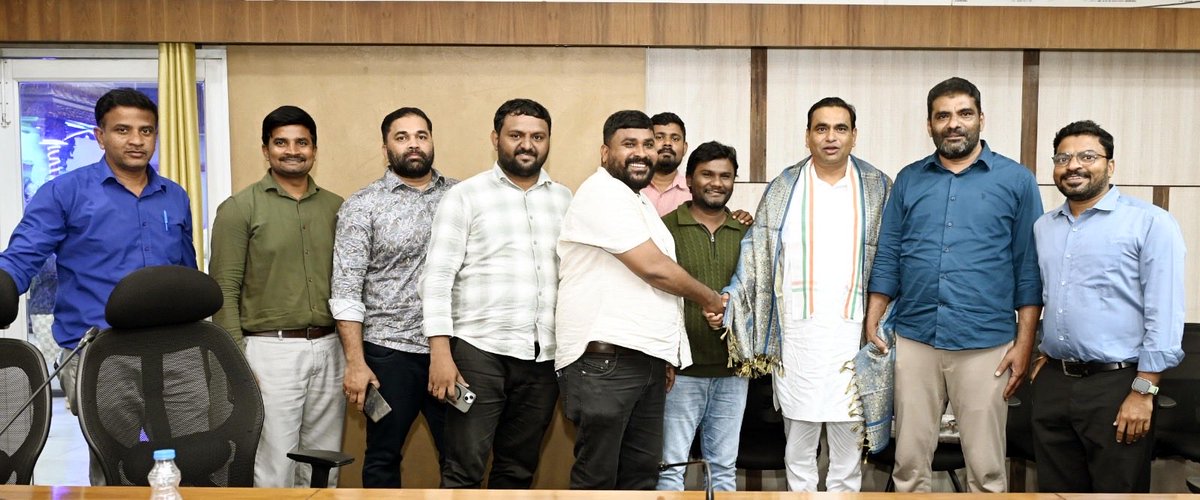 kiran_chamala's tweet photo. Heartfelt thanks to the representatives of Telugu Electronic Media for felicitating me at the Telangana Bhawan in New Delhi today following my appointment as the TPCC @INCTelangana Media and Publicity Department Chairperson.

As I take on this key responsibility, I look forward to working closely with our vibrant media fraternity to transparently articulate our governance initiatives, counter misinformation, and ensure that the voice of the people remains at the center of public discourse.

Thank you for your warm wishes and support

@kharge @RahulGandhi @priyankagandhi @revanth_anumula @Bmaheshgoud6666 @Jairam_Ramesh @Pawankhera @MNatarajanINC