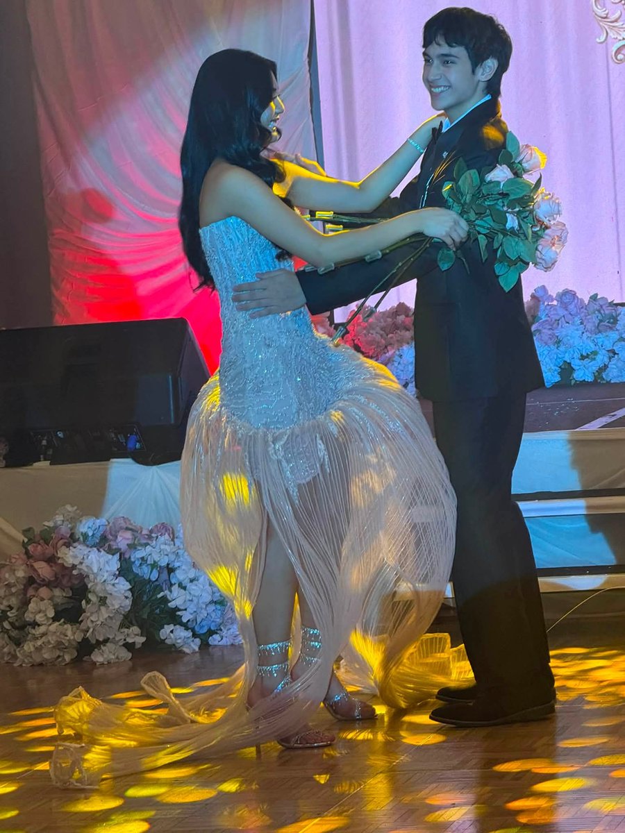 Minyang476827's tweet photo. Their first dance 😍

#HeathCess https://t.co/ld039hPm5w