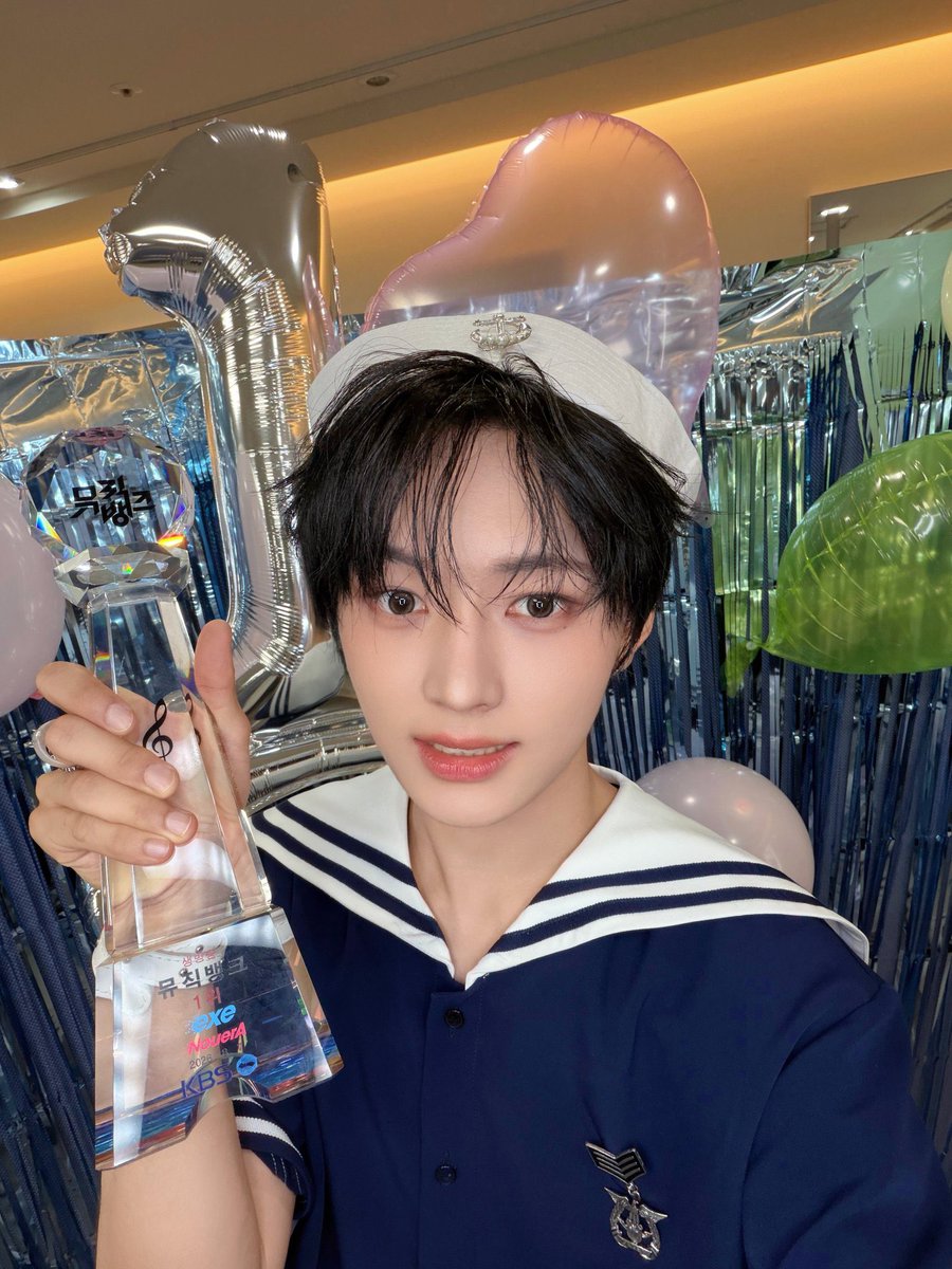 linfolder's tweet photo. 260807 NouerA Twitter update with Lin!! 🏆

#LIN #린 #NOUERA #누에라 https://t.co/LwHCJvZn0E
