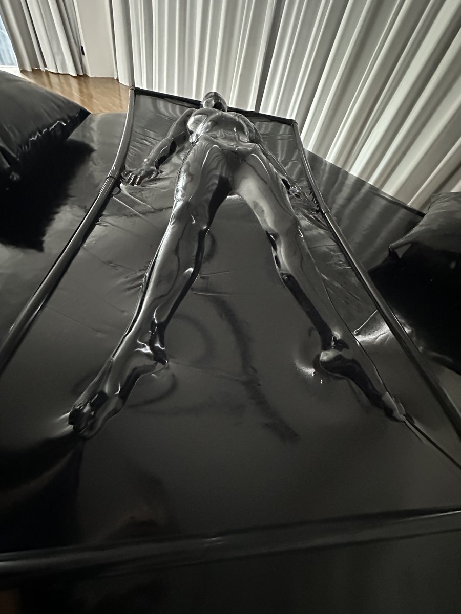 LTXnatallien's tweet photo. No room for movement. Even a single inch https://t.co/XMIrdFESYs
