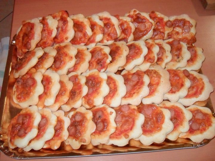 YoStoConTarabas's tweet photo. Feste di compleanno alle elementari starter pack https://t.co/FPn2mIrRjz