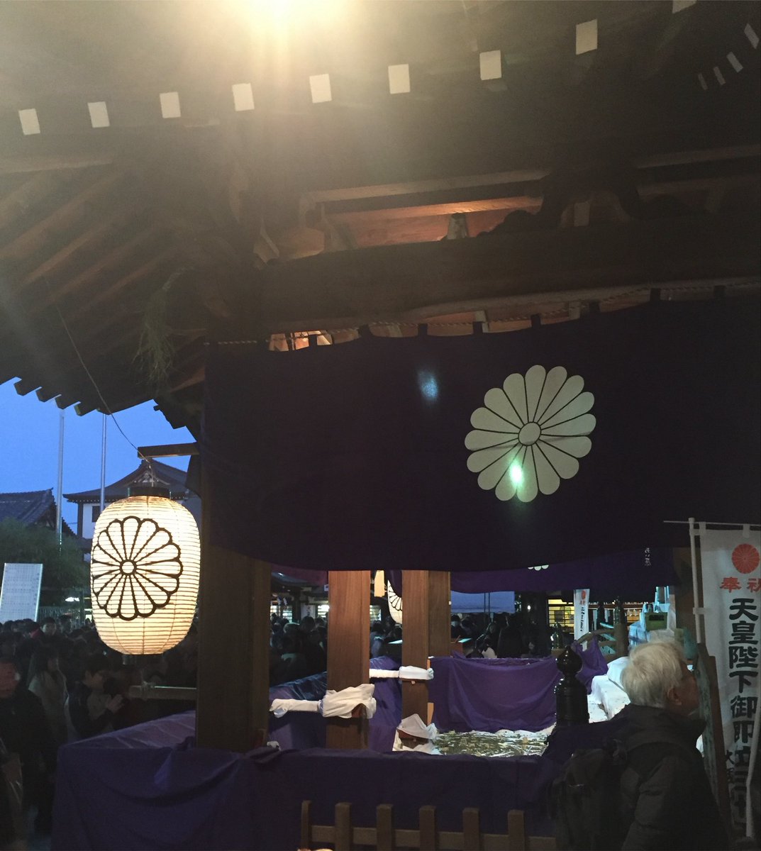 verdy_is_no1's tweet photo. 府中市にある大国魂神社は、約1900年の歴史を誇る武蔵国の総社。
東京5大神社の多摩地域唯一の神社で、初詣やくらやみ祭など、多くの人でにぎわう多摩を代表するパワースポットです⛩️
緑豊かな境内は落ち着いた雰囲気。
歴史と自然を感じられる、多摩が誇る名所です!
#onej
#onejリスナー情報局 https://t.co/Ja9wTqGWle