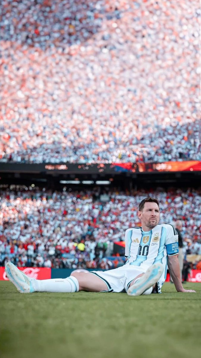 sa10nee's tweet photo. Argentina player Lautaro Martínez revealed that Lionel Messi exited the Argentina team group chat and stopped talking to his teammates after the World Cup final loss to Spain.

“I think he was really pissed at us, especially Enzo, for throwing away the match after his red card. That was unlike Leo, and it shows that we really let him down. He still hasn’t replied to any of our texts since the final, not even to our coach. I think we could’ve done better in the final, and things would’ve been much better.”