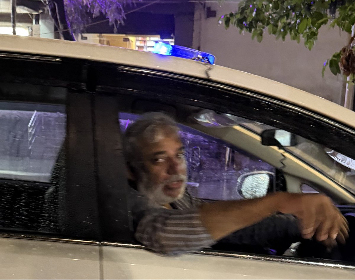 Rahulshrivstv's tweet photo. Are Officers of the Uttar Pradesh Govt permitted to use the red and blue beacon while self driving a vehicle for shopping with उत्तर प्रदेश सरकार markings on them ? 
This gentleman was blocking the road in a NOIDA market and the beacon ensured no one objected. I questioned him why he flashing a beacon on a personal trip he shot back - nothing wrong. When I clicked a pic he drove away hastily.
@Uppolice @UPGovt 
Is it a govt vehicle ? 
Is use of beacon permitted during off duty outings ?