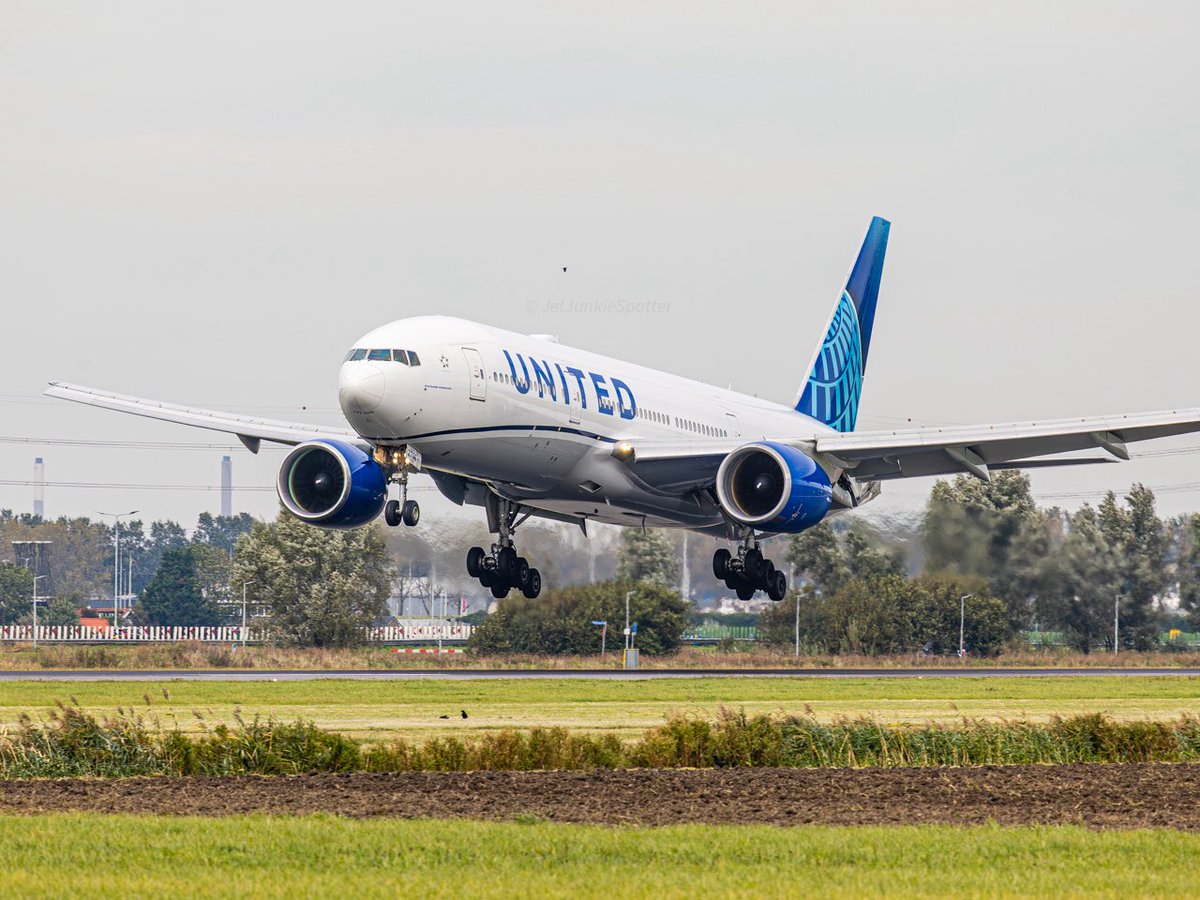 jetjunkiespott1's tweet photo. @united @Boeing B777-222 landing on the polderbaan @Schiphol back in October 2024 #schiphol #b777 #aviation #unitedairlines #boeing #ams #planespotting #avgeek #b772 #aviationlovers #planephotography #avgeeksassemble https://t.co/AEKku41tKu
