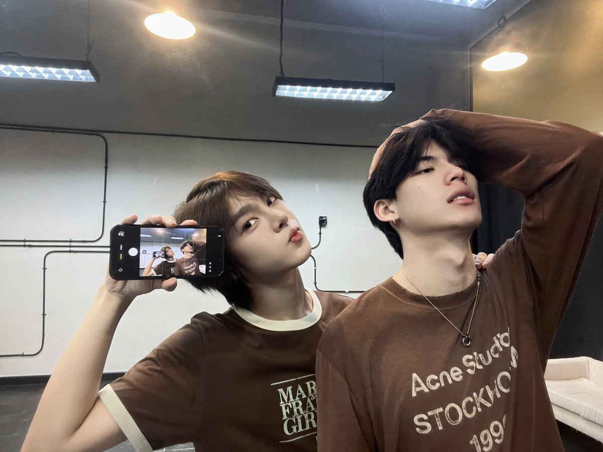 hyuinlvr's tweet photo. this 180 cm x 185 cm couple will save you
#JaoNorth #ottoottoo #northotto https://t.co/E00jU7nUcJ