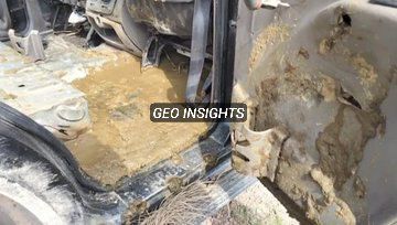Rudraeyes's tweet photo. 🚨 Just In : Cow Dungs were Recovered from Scorpio In Ramban That Escaped after Breaking Through Security Checkpoint Today Morning.

Three People Escaped into The Forest, Most Likely they were Cattle Smugglers https://t.co/Y1jFpQVRl9