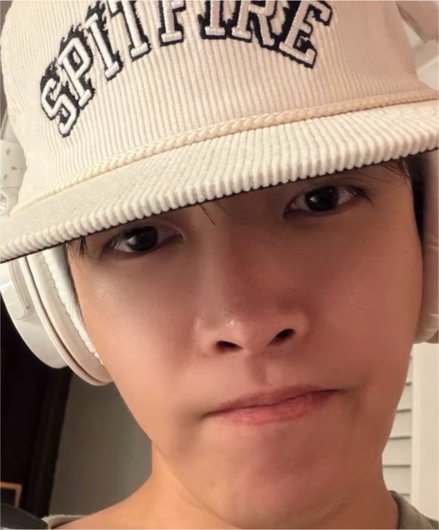 topazfanatic's tweet photo. forever obsessed with his long, pretty eyelashes https://t.co/n8tNOSq4Ww