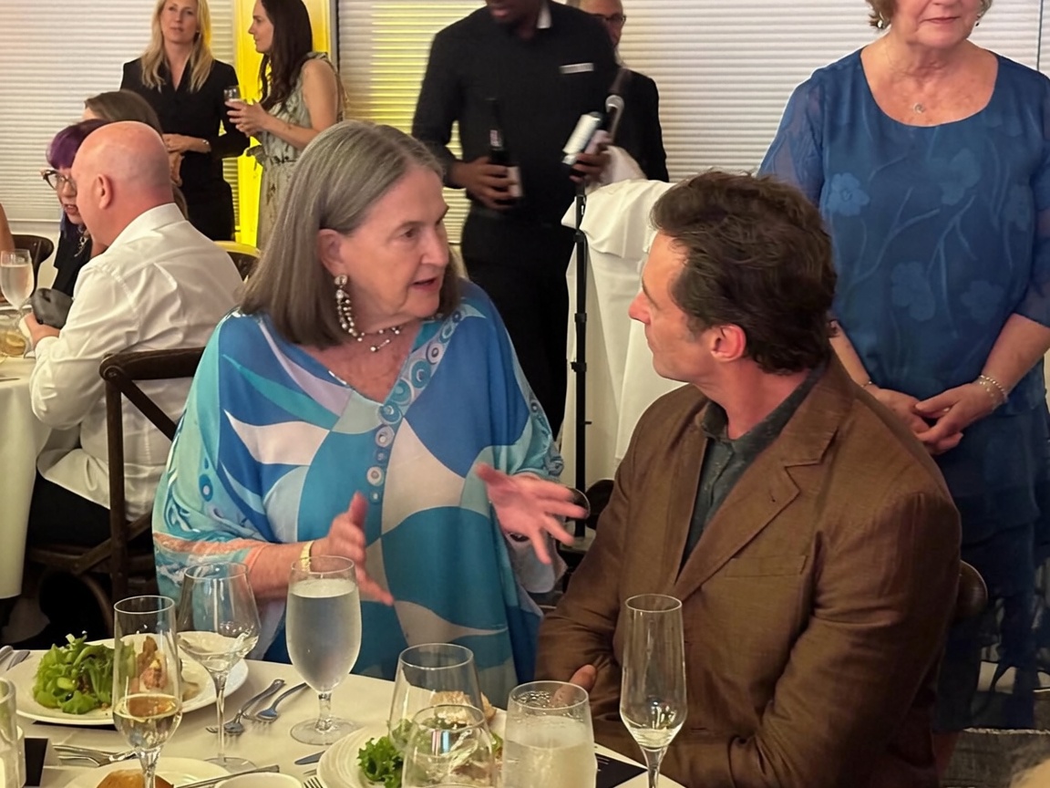 HellenaMiu's tweet photo. @RealHughJackman @sfosternyc @OgunquitPH This is so much better. 🤭😉 Sorry, not sorry. 😌✨ @RealHughJackman https://t.co/zzNIL601Fy