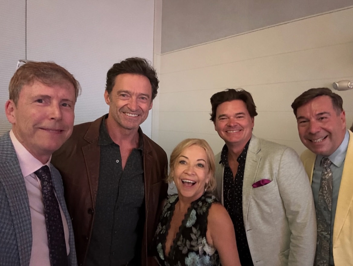 HellenaMiu's tweet photo. @RealHughJackman @sfosternyc @OgunquitPH This is so much better. 🤭😉 Sorry, not sorry. 😌✨ @RealHughJackman https://t.co/zzNIL601Fy