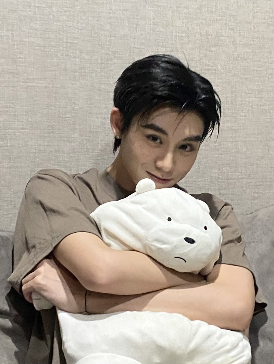 Kita4gundam's tweet photo. ดั้มเหมือนหมีขาวตัวนี้มั้ยยย……🐻‍❄️

จะบอกว่าดั้มได้รับของขวัญ ขนม กับอ่านจดหมายแล้วนะคับบบ ดีจัยมากๆเลย ซึ้งงงง
งืออออออ 🥺🥹 ดั้มได้กำลังใจมาเยอะมากๆเลย ไม่รู้จะขอบคุณทุกคนยังไงเลยคับบ ดั้มจะพัฒนาตัวเองขึ้นไปเรื่อยๆนะะคับบ แล้วมาเจอกันอีกนะคับบ

ฝันดีคับบบบ ปุ้กก😴
#gundamkita https://t.co/IKH7pZB9sL