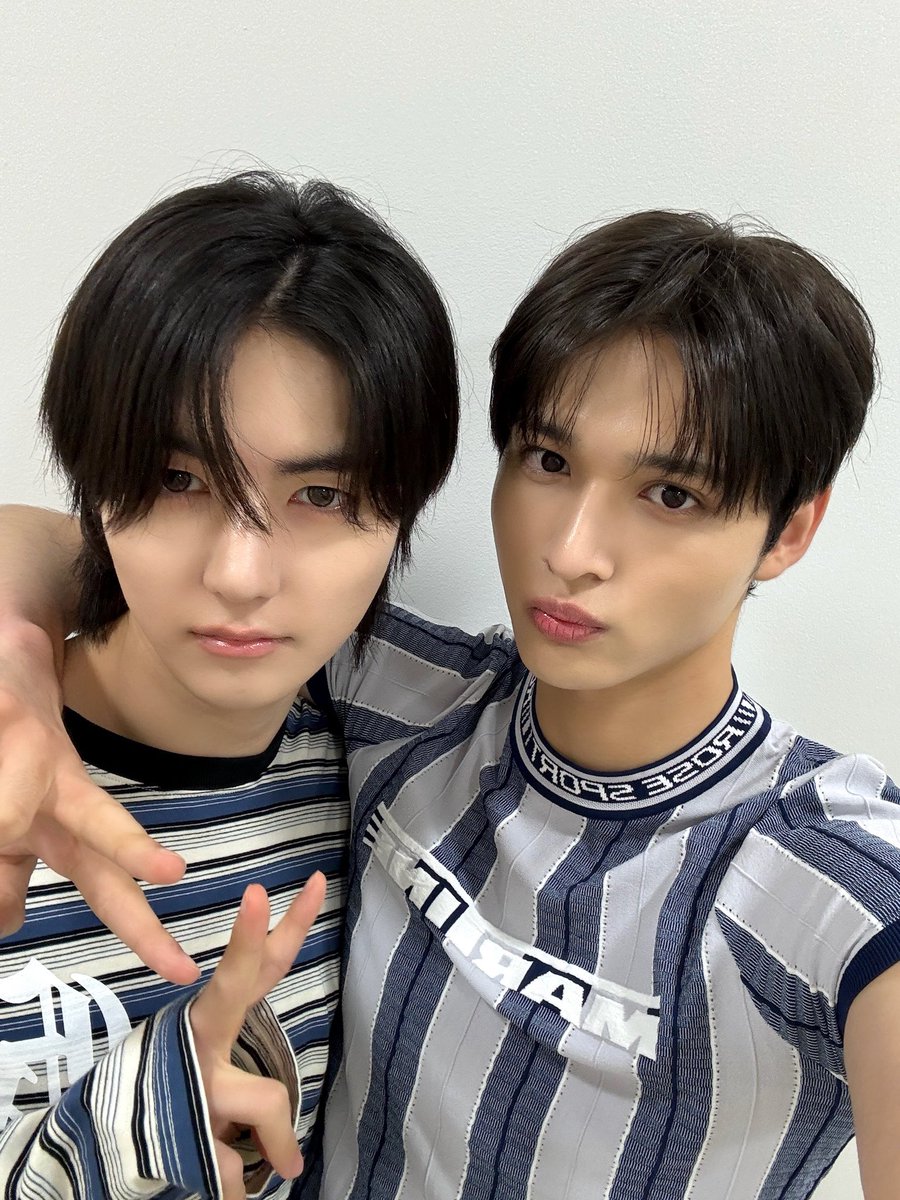 _AMPERSANDONE_'s tweet photo. 오사카 모야모야~~ 😁😁

#앰퍼샌드원 #AMPERSANDONE
#마카야 #MACKIAH https://t.co/M1eGZYXlNM