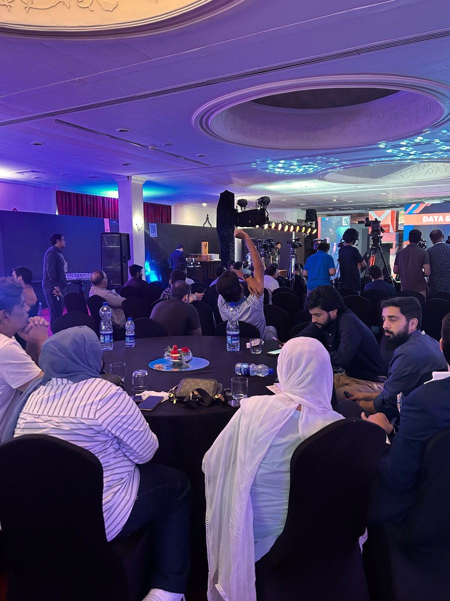 MashaNoor0's tweet photo. Pakistan’s cricketing future is bright! 🏏🇵🇰 #BeTheNext gives aspiring players a fair chance to shine through verified virtual trials.
#bethenext #youarethenext #ajmeribarihai #nextispersonal #letsproveit #aiknayadin https://t.co/4ZfqPF5lMI