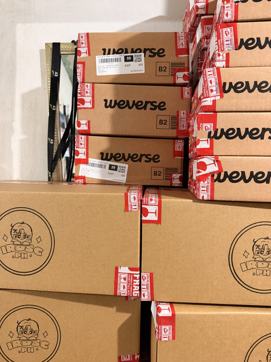 iiridescentstar's tweet photo. #irdscphupdates

re: shipment update
— waybill for this will be attach later until tomorrow, those who haven't checkout yet their order, kindly do so.

and to those na wala pa po shipping request form for new_ encore I'll be sending an email update again para po makapag fill out. thank you!