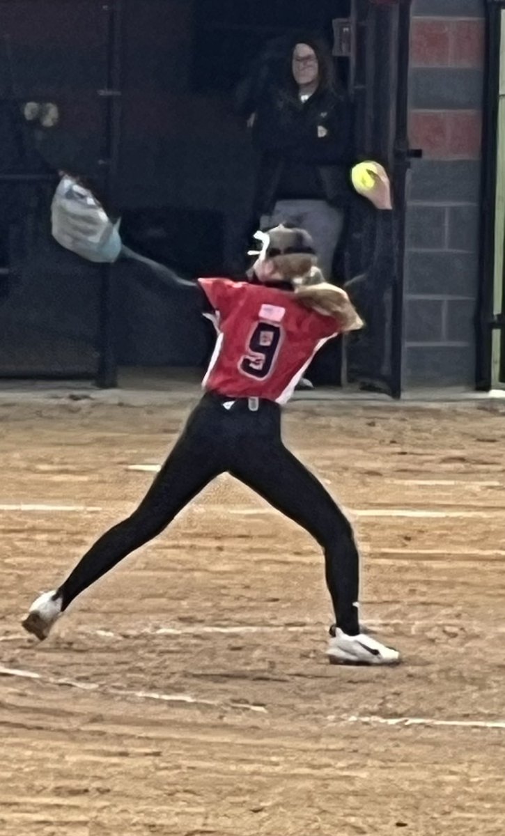 Shayna9Carroll's tweet photo. A few pics from my JV softball season as a 7th grader #goport https://t.co/XiUy8wnMxI