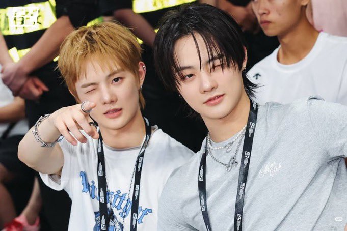 lkpowd's tweet photo. HAPPY SUPER DUPER BIRTHDAY TO MY CUTEEE TWINSSS!!!
I hope your debut will be the most successful and memorable one!! I will be cheering you forever ๐ซถ๐ผ
#LUKAS #MATTHEW #GRID_TRAINEES
#EKATOR #IDOLTILLIDIE ๐ซถ๐ผ๐ค https://t.co/v233zZW9ec