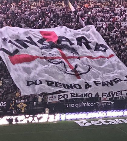 parmeramilgrau's tweet photo. A gente discute sobre idolatria de caras que ganharam um monte de coisa no Palmeiras, os caras fazem bandeirão pro cara que nem tinha vestido a camisa ainda, bizarro! https://t.co/c6JraiR9dE