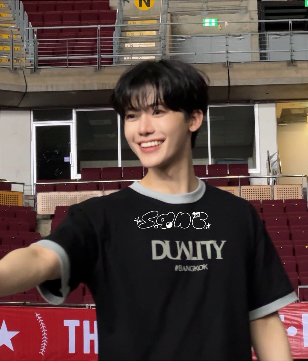 triblethru's tweet photo. 260807 Send-off #JAEMIN

มึง 0 บาท จริง ๆ กุรักพี่แจมิน https://t.co/YkSFZoZ1Ls