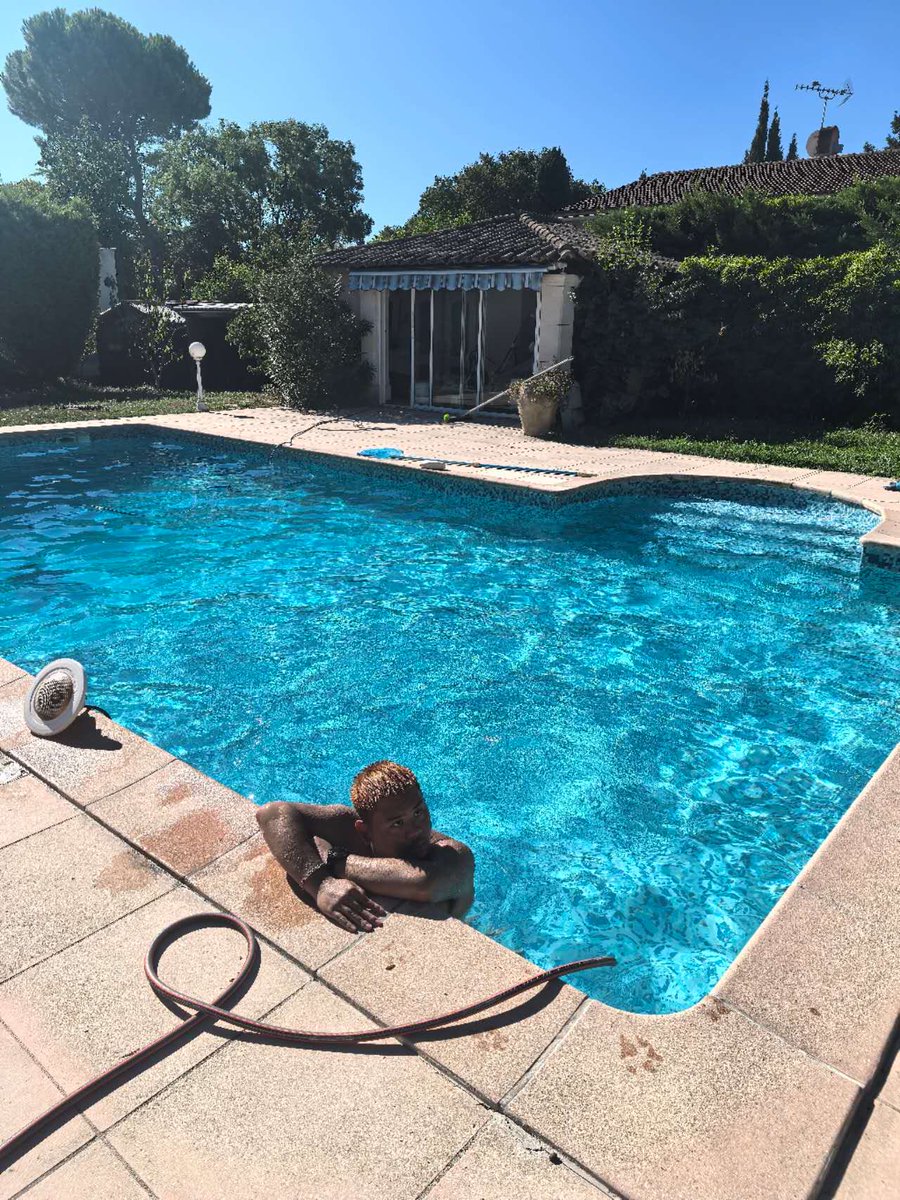 JimmyLiveBSC's tweet photo. Last Day 🇫🇷 Marseille es war der Letzte Tag von Urlaub ich war nur zuhause und habe ich derzeit selbst gemacht so wie Pool oder schlafen und noch was anderes und jetzt habe ich Mittagessen & Abendessen bei Zuhause gegessen und ja dass war der Alltag heute zu Abschluss Post ich eine Foto von der Pool und ja der letzte Zeit war einfach Spaß gemacht und hart müde egal Auto Fahrt oder unterwegs paar Fotos nur ja dass werde schon und morgen fliegen wieder zurück nach Deutschland des habt naja schöne Tag und auch schöne Wochenende wieder und vielleicht werde ich heute Abend noch melden und erst morgen wenn ich von Österreich zurück komme und nach Hause komme dann tschüss 👋🏻