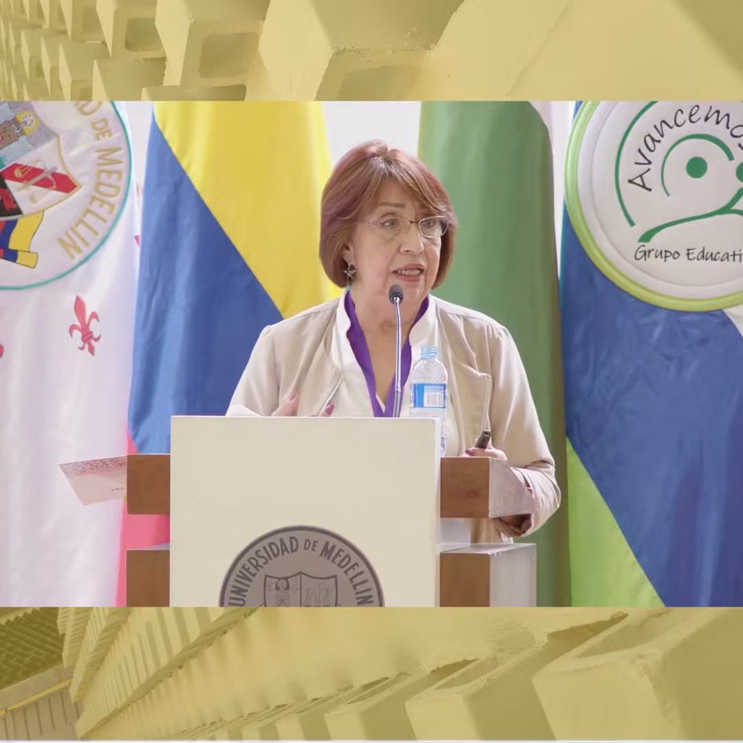 SECTEI_CDMX's tweet photo. Nuestra subsecretaria de Educación, @etsandov,  participó con una ponencia en el II Congreso Internacional de Innovación Educativa y Prácticas Pedagógicas: Educar desde la emoción; Prácticas pedagógicas emocionalmente conscientes, que se llevó a cabo en la Universidad de Medellín, Colombia.

El tema que presentó fue "La educación socioemocional en la escuela secundaria mexicana: un espacio en construcción". Se trató de una reflexión sobre los desafíos y oportunidades para fortalecer la educación socioemocional en las escuelas secundarias desde una perspectiva pedagógica.