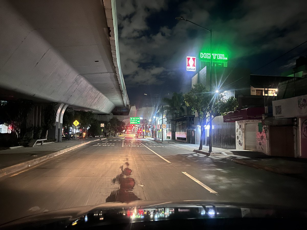 baujach's tweet photo. @Servicios_Pub @SGyDU_Puebla @PueblaAyto @pepechedrauimx @laredcincoradio 

Sigue sin alumbrado público la parte de abajo del puente de la Calzada Zaragoza https://t.co/g6sVgYHcFk