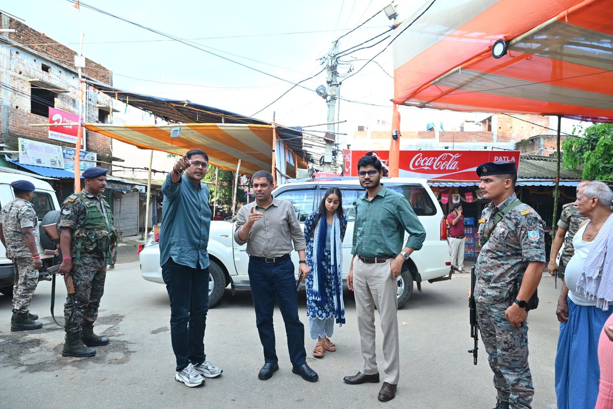 DCDeoghar's tweet photo. राजकीय श्रावणी मेला की दूसरी सोमवारी को लेकर कुमैठा से नंदन पहाड़ रूटलाइन, बरमसिया, बीएड कॉलेज, ISBT और टेंट सिटी, दुम्मा का सघन निरीक्षण किया। साथ ही श्रद्धालुओं की सुविधा हेतु मेट बिछाने, साफ-सफाई, स्वास्थ्य और यातायात व्यवस्था को दुरुस्त करने का निर्देश दिया।
@JharkhandCMO https://t.co/WmbDrQ1H50