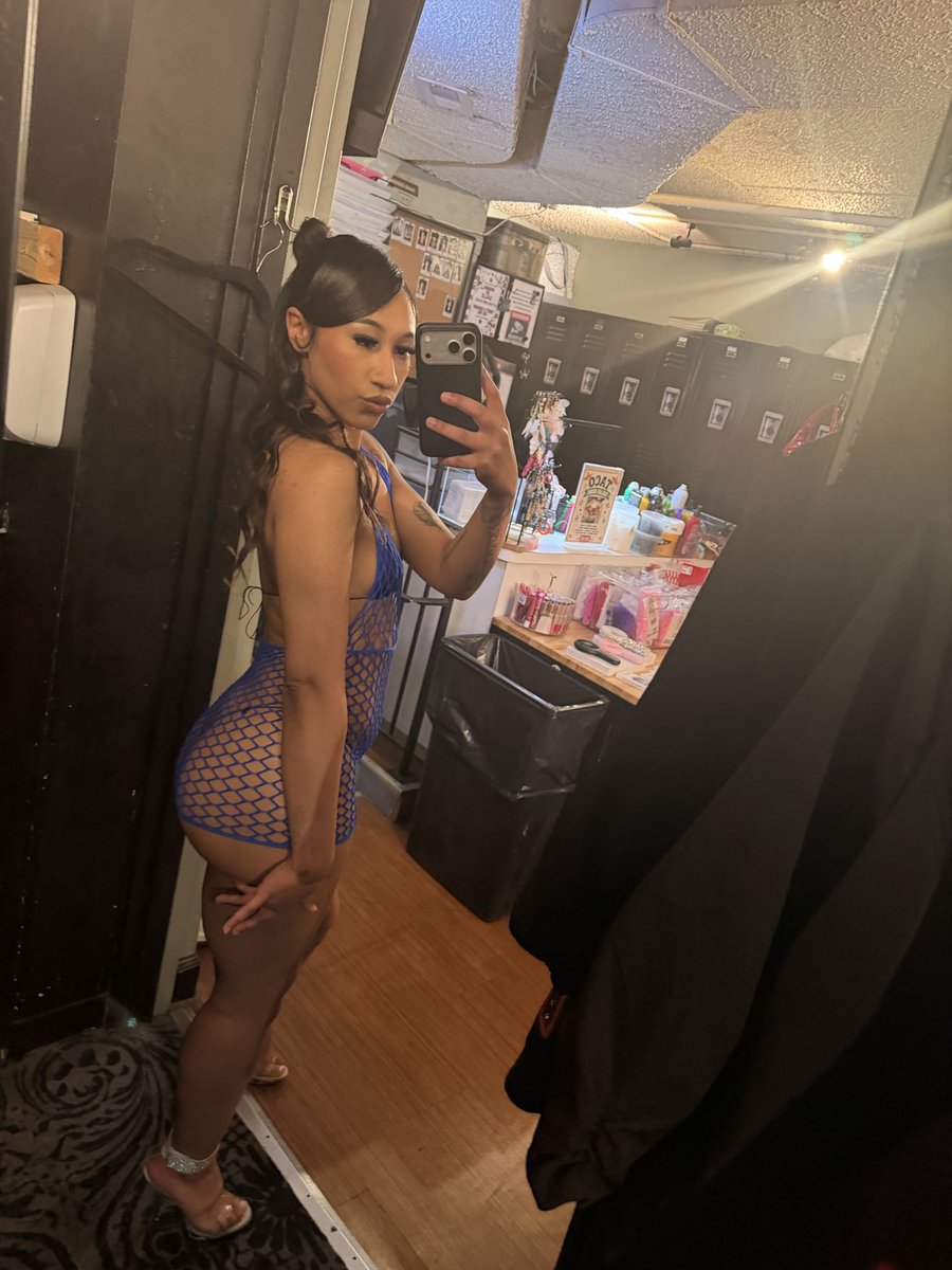 lilmspisc3s's tweet photo. Gimme kiss😘 
#onlyfans #linkinbio #content https://t.co/k9PEXvBEUy