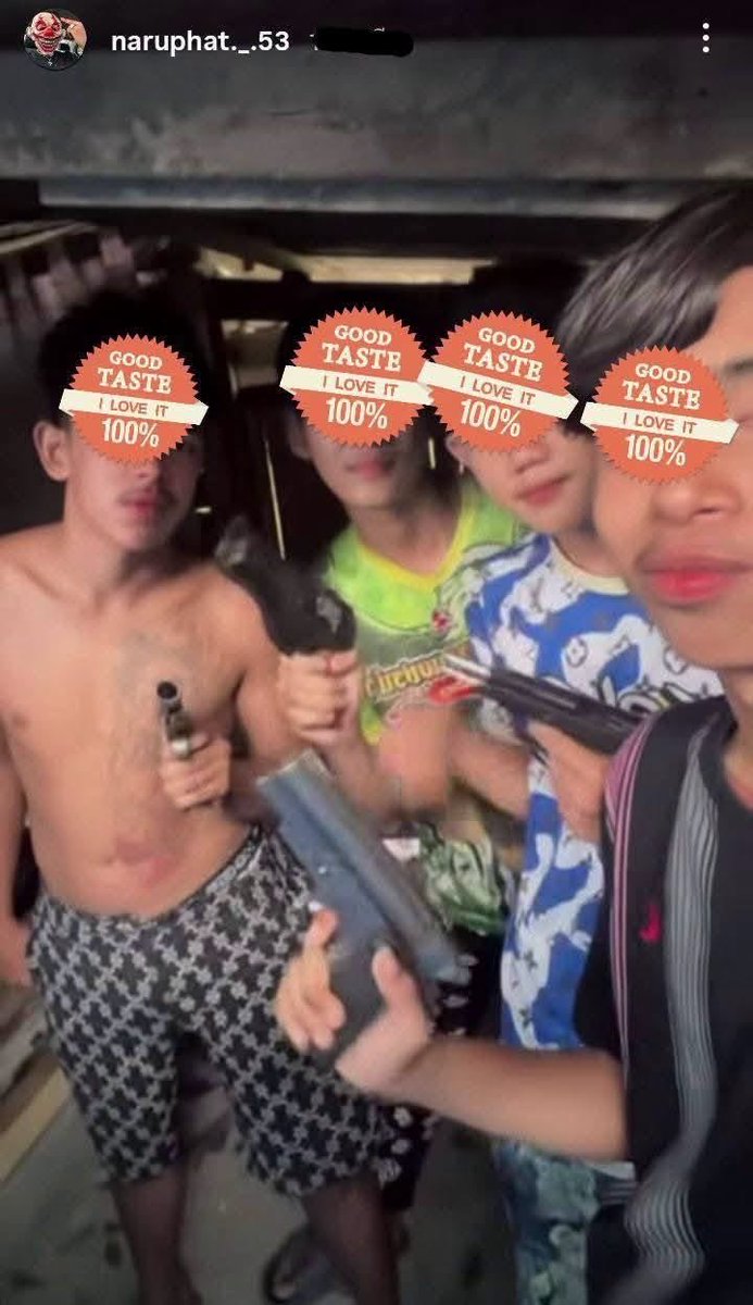 RedSkullxxx's tweet photo. ปืนมันหาง่าย วัยรุ่นโง่ๆถือปืนแบบโง่ๆก็มีได้ แล้วไม่ค่อยลั่นใส่หัวพวกเดียวกันด้วยนะ https://t.co/XhAsT59XHB