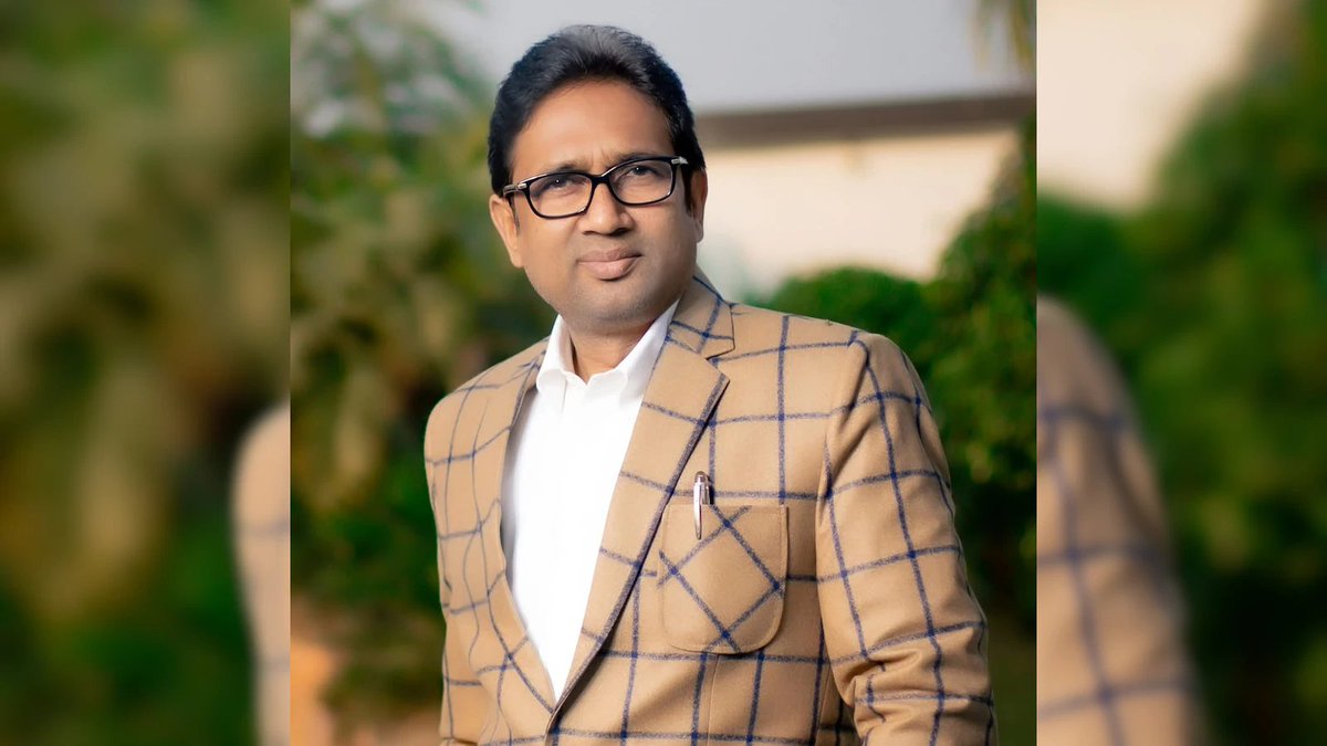 NkNandanLive's tweet photo. उमाशंकर सिंह के परिवार वालों से बहनजी ने भले ही ये कहा हो पार्टी तुम्हारे साथ खड़ी है लेकिन आकाश आनंद और आनंद कुमार ने अभी से ही उमाशंकर जी के परिवार का साथ छोड़ दिया है. सवाल ये है ये दोनों बादशाह या तानाशाह क्या हैं जो इकलौते विधायक के निधन पर नहीं गए.

इज्जत कम होती या रूतबा ? https://t.co/3i4odKVw9x