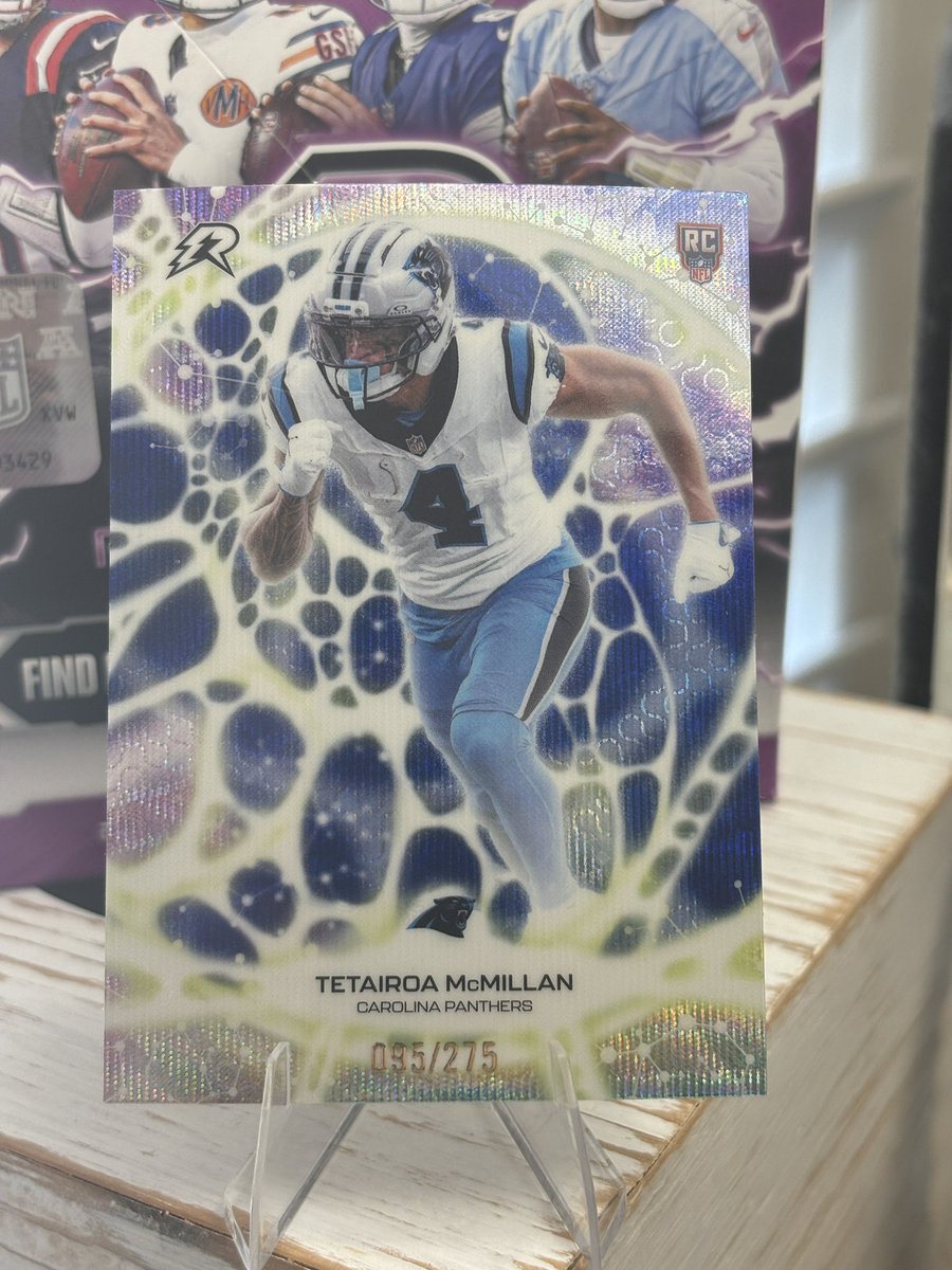 du47222292's tweet photo. Today’s giveaway - 2025 Topps Resurgence TMac /275
Follow 🏈 and Repost 🏈
Have a great Friday card people! 
#Topps #sportscards https://t.co/UAiUCu1JS9