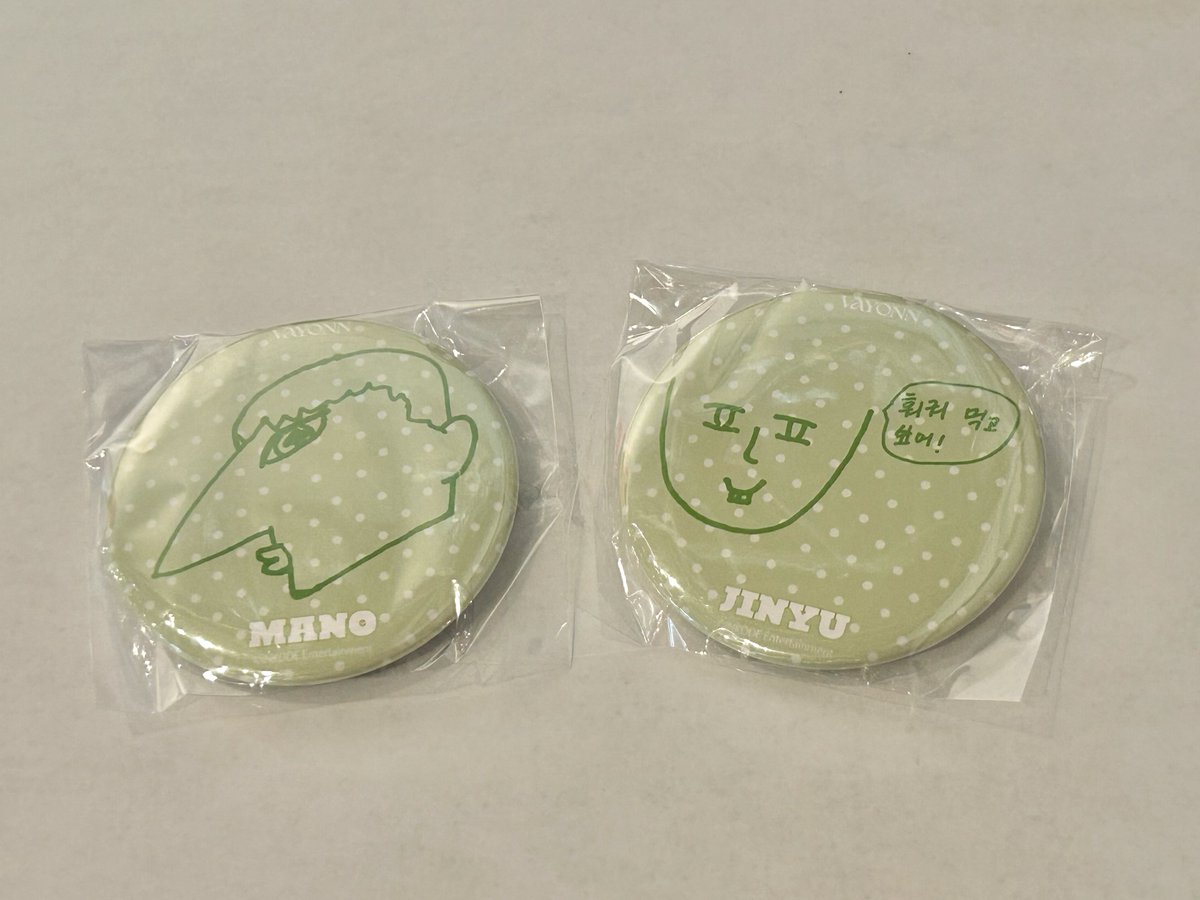 sy___tag's tweet photo. VAYONN POPUP ポップアップ 
缶バッジ 交換

【譲】JINYU　MANO
      ジンユー ジンウィ　マノ

【求】SEN
　　セン 仙

2:1◯

都内(8/21.25.26.27他検討)横浜 手渡し
郵送 https://t.co/1c5l7JFb36