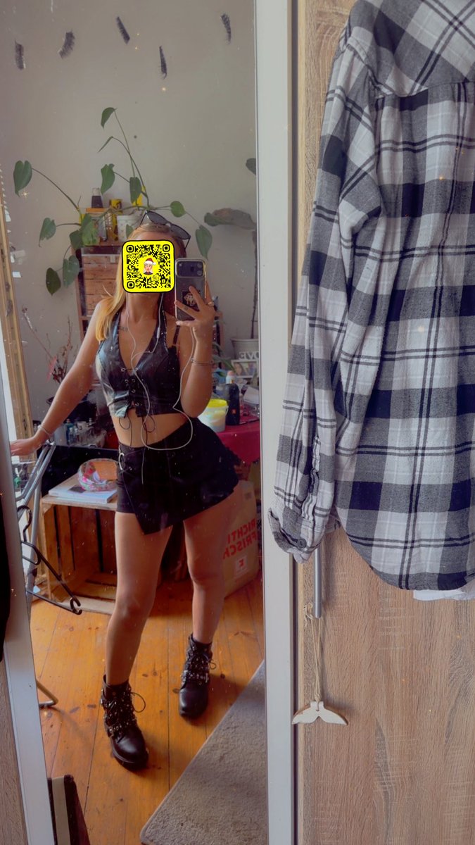 Celinajap's tweet photo. Welcher Hund ist aktiv und kann man melken?😡

#findom #geldsklave #paypig #payslave #geld #godess #moneydom #geldherrin #money #herrin https://t.co/dGGtMzGn0n
