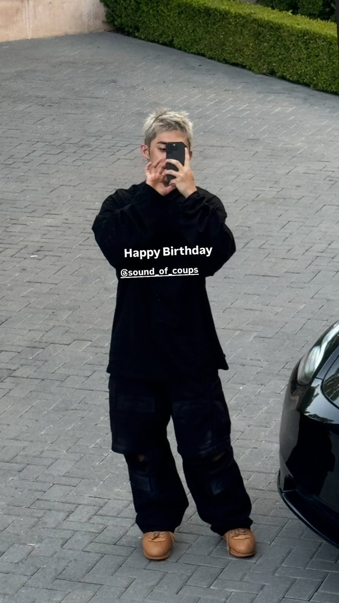 sounds_of_cheol's tweet photo. min9yu_k with scoups 🖤 "Happy Birthday" https://t.co/wPJp4Wb7E2