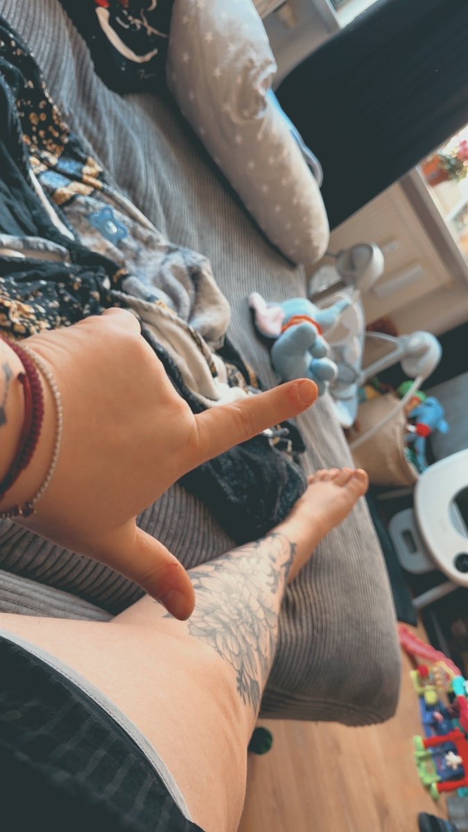 MissesX08's tweet photo. Hoch die Hände Wochenende! Wer verbringt sein Wochenende mit mir ? Lass uns ein bisschen spielen 🔥🧎 Anydesk und Teamviewer auch vorhanden ! Bin für vieles offen also meldet euch !🧎🔥
#melkung #wochenende #anydesk #teamviewer #slave #financialdomination #kontrolle #göttin #herrin #thüringen #session