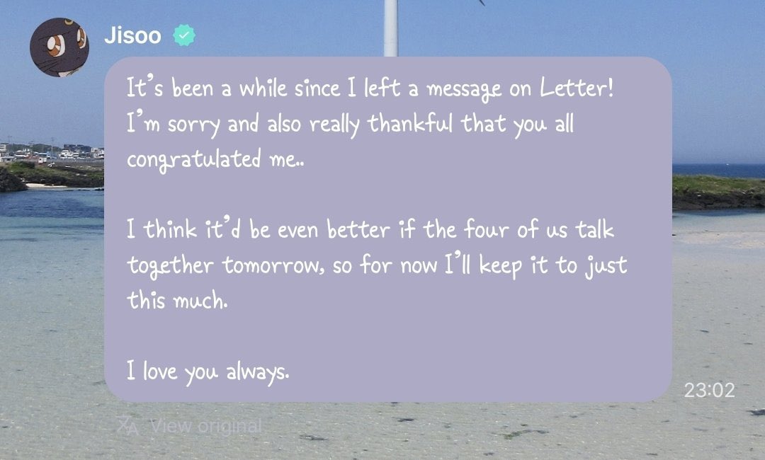 portalblackpink's tweet photo. Atualização de #JISOO em seu aplicativo oficial:

“Já faz um tempo desde a última vez que deixei uma mensagem no Letter!

Antes de tudo, quero dizer que me desculpo e também sou muito grata por todos vocês terem me parabenizado…

Acho que será ainda melhor se nós quatro conversarmos juntos amanhã. Então, por enquanto, vou deixar apenas esta pequena mensagem.

Eu amo vocês, sempre. 💜”